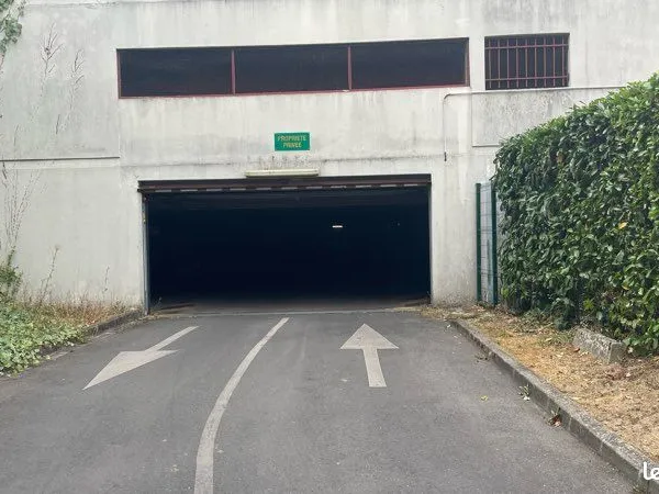 Box double fermé, Évry-Courcouronnes, 170 CC