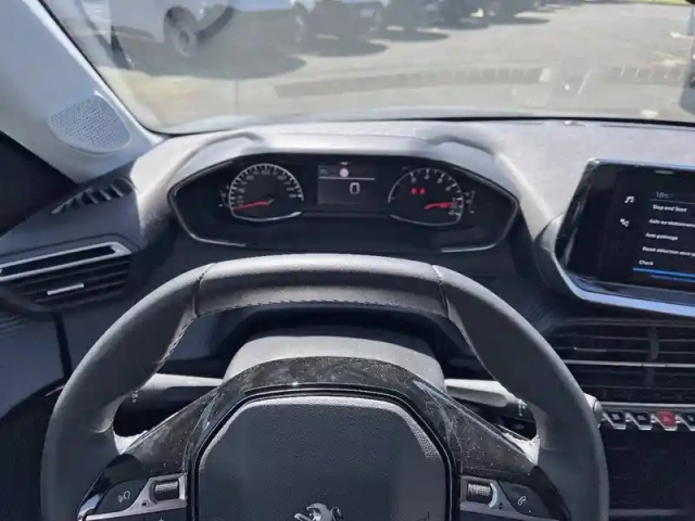 Peugeot 208 puretech 100 s&amp;s bvm6 — photo 10