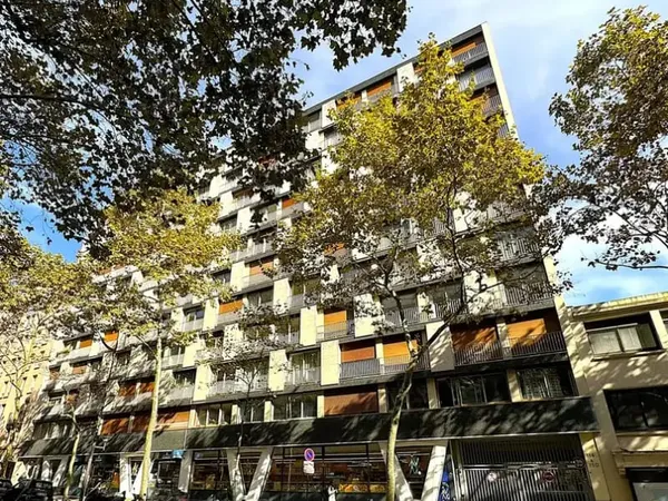 Double box avenue Philippe Auguste d'environ 26m2