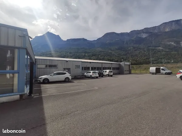 LOCAL D'ACTIVITE 3060 m² MAGLAND