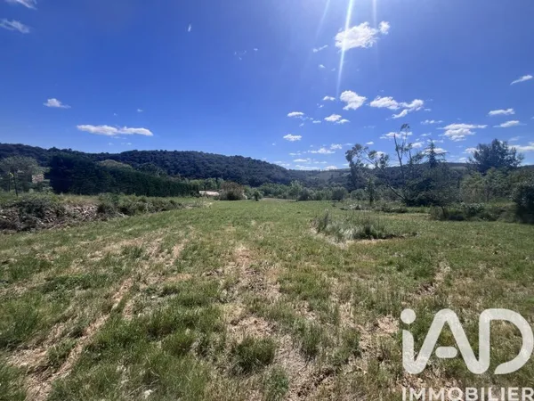 Terrain 700 m²