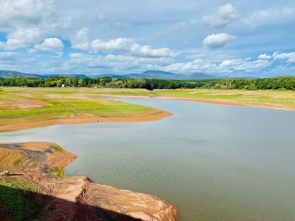 Maison au bord du bassin de Champagney avec 60,93 ares de Te