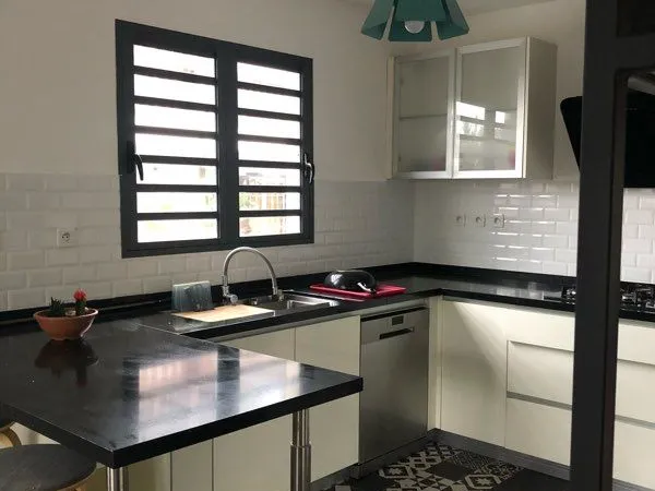 Maison meublée 96 m² - 2 ch - centre Bras-Panon