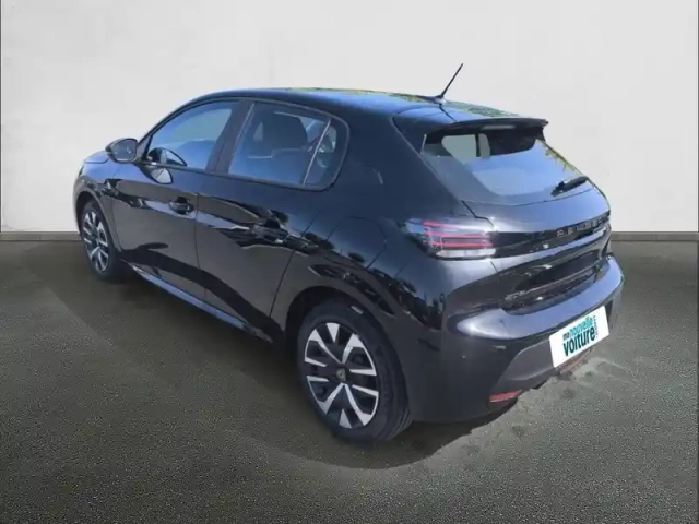 Peugeot 208 turbo 100 ch bvm6 — photo 7