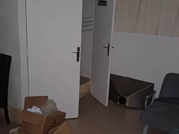 Local 45m2 avec douche et wc