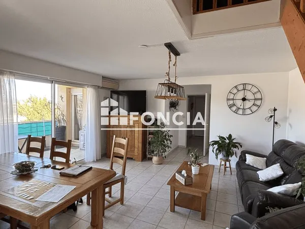Grand appartement lumineux de 3 chambres dans une résidence sécurisée avec vue dégagée, garage, park