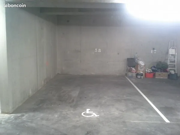 Nantes - a louer - parking - acces pmr / 18 m²