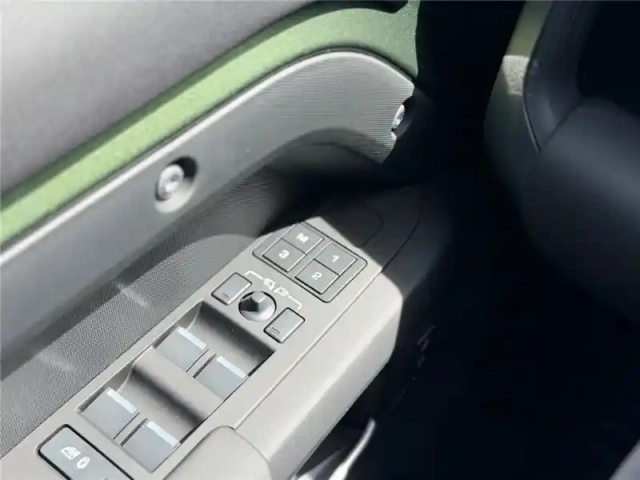 Land Rover Defender 110 phev — photo 60