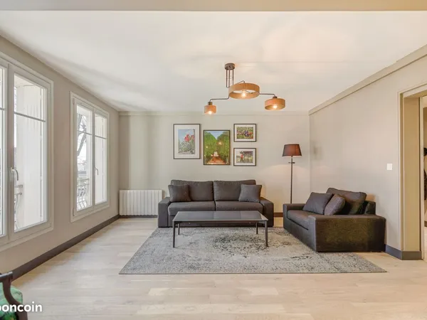 Appartement T3 meublé de standing - 84 m² - Centre-ville de Laval - Parking