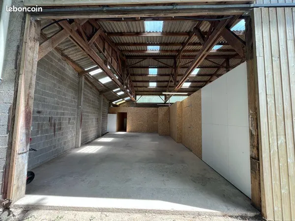 Local / Cellule / Atelier / Bâtiment professionnel à louer - 115 m² - Chazé-Henry (Pouancé)