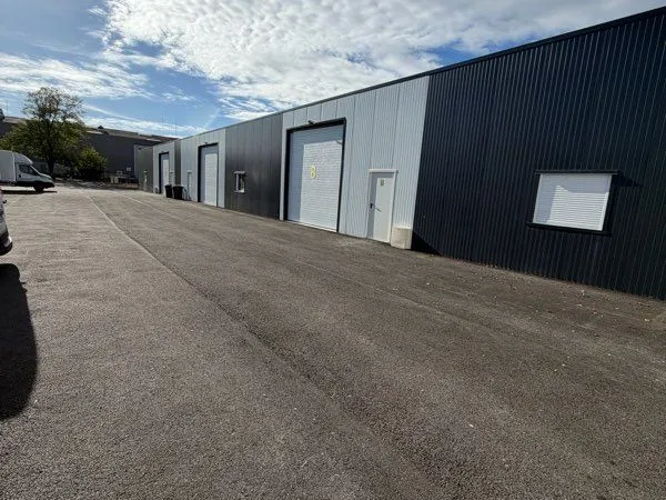 Local d’activité et entrepôt Location Chaingy 200m² 1400€