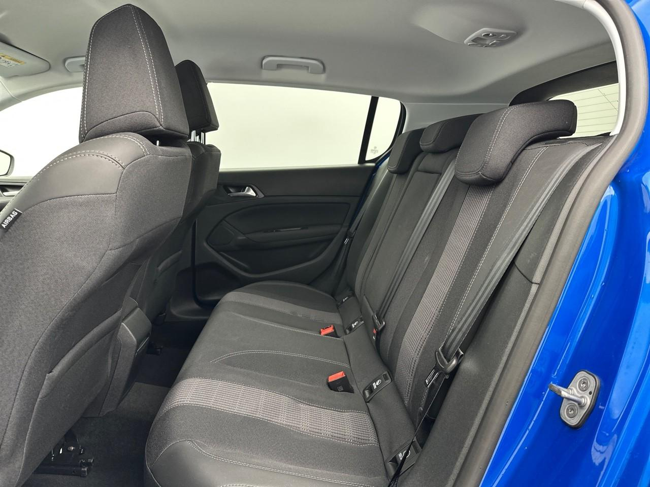 Peugeot 308 puretech 130ch s&s eat8 allure pack — photo 12