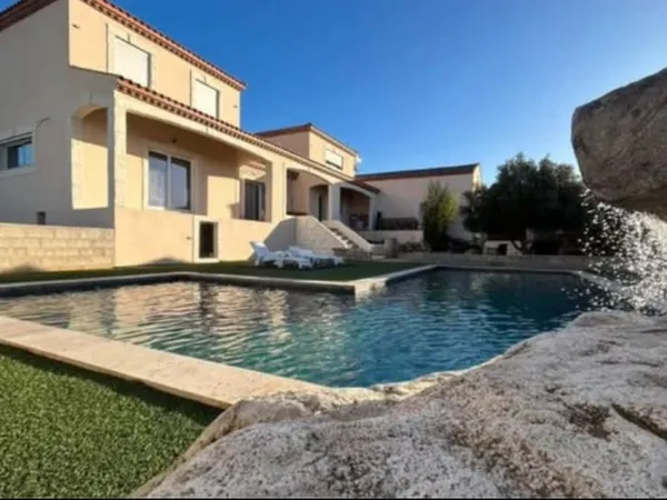 Grande villa sur les hauteurs de Villeneuve 34420
