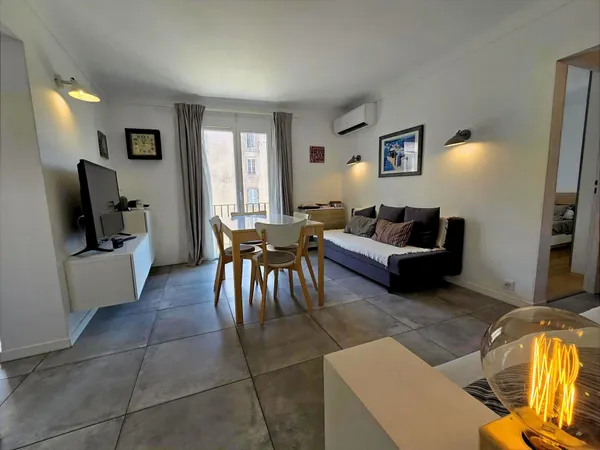 Pied-à-terre idéal à Propriano : T3 rénové avec terrasse, à