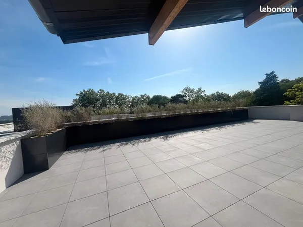 Baisse de prix - Côte Pavée T4 Roof Top ( 124 m²) + Terrasse ( 147m²)