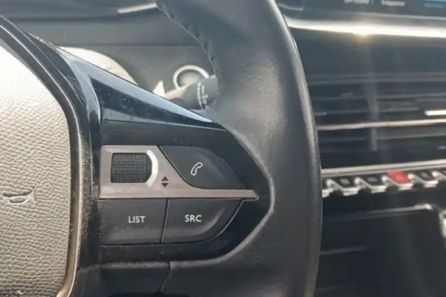Peugeot 208 electrique 50 kwh 136ch — photo 18