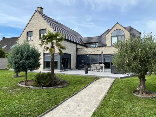 Maison 5 pièces 274 m²
