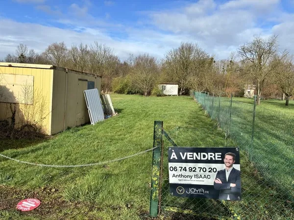 Terrain non constructible avec maisonnette