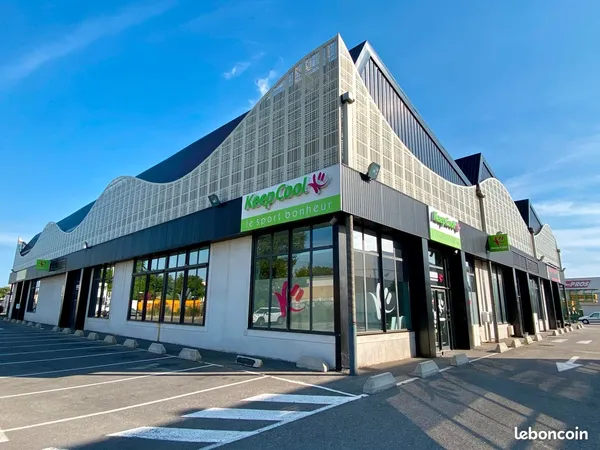 Local 353m2 - La Gandonne