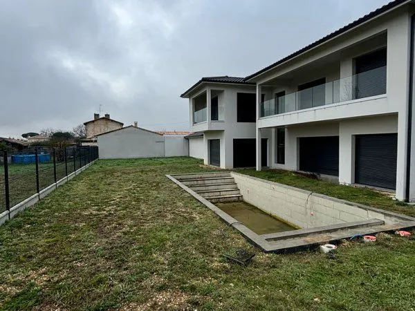 À louer - Maison meublée 215 m², 5 chambres, jardin et garage - Camblanes-et-Meynac