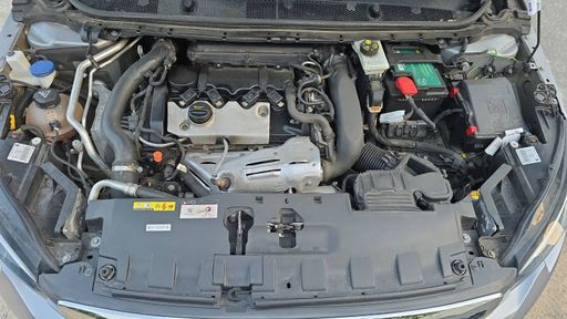 Peugeot 308 SW 1.6 Puretech 225 EAT8 - GT – 2018 – 120980 km – Essence – Boîte Automatique — photo 31