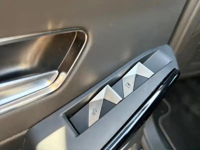 Ds Ds 7 crossback e-tense 4x4 300ch louvre — photo 11