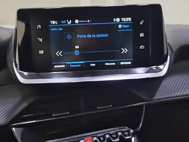 Peugeot 208 puretech 100 s&amp;s bvm6 — photo 19