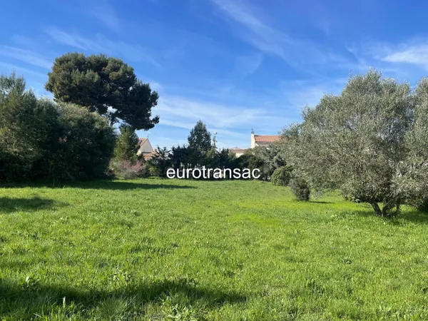 Terrain 600 m²