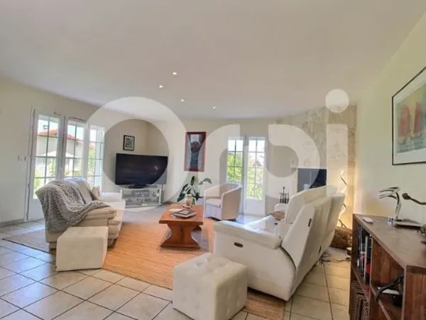Maison 6 pièces 201 m²