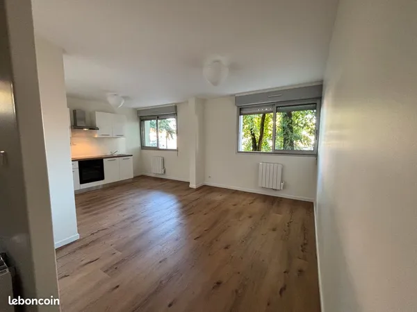 Appartement T3 rénové 62 m² - Parking + cave - Avenue de Buros