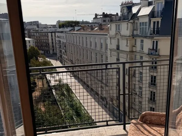 Grand T2 lumineux avec balcon et cave