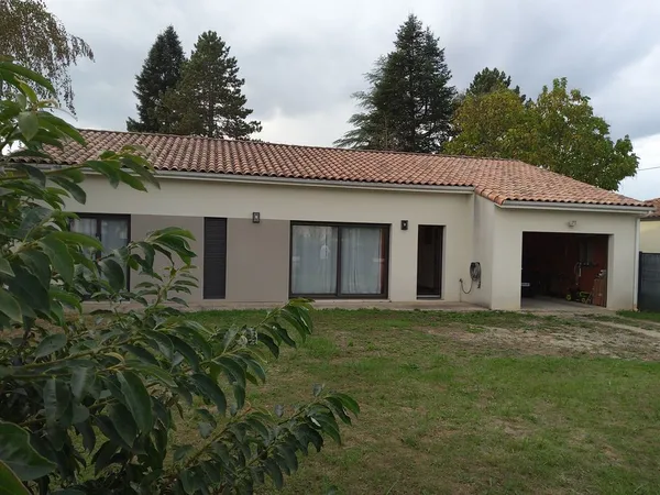 JOLIE MAISON PLAIN PIED AVEC GARAGE