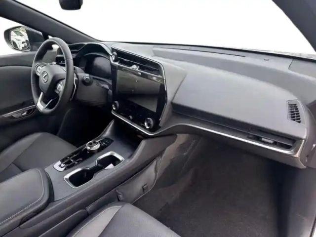 Lexus Rz 450e luxe — photo 10