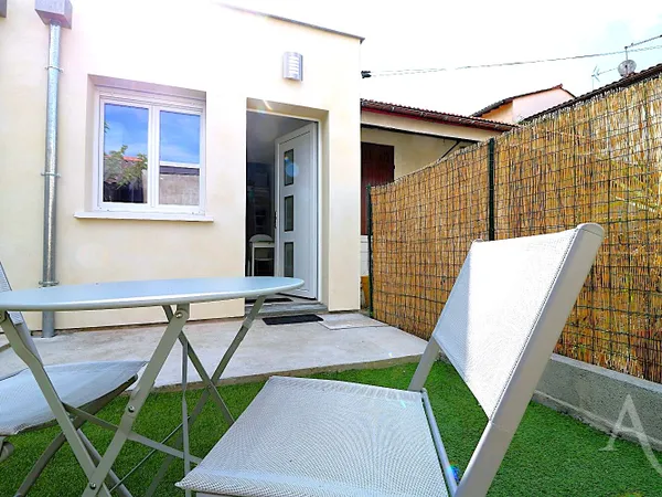 Immeuble 2 studios vendus loués en meublé