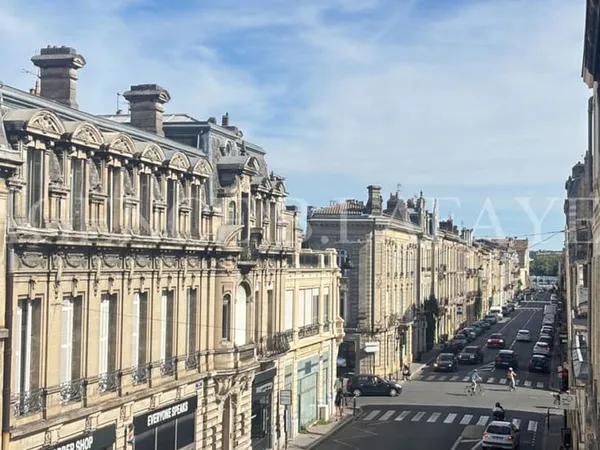 DANS IMMEUBLE SECURISE - BALCON - PLACE DE PARKING