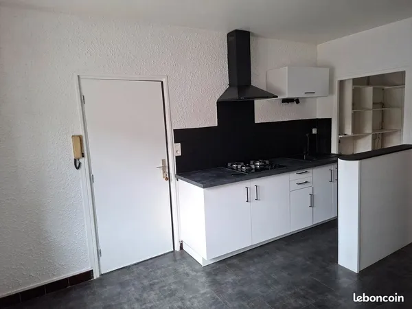 Loue appartement F1 40m² Centre Ville de Montmeyran
