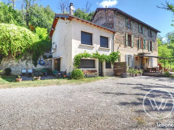 Maison 8 pièces 241 m²