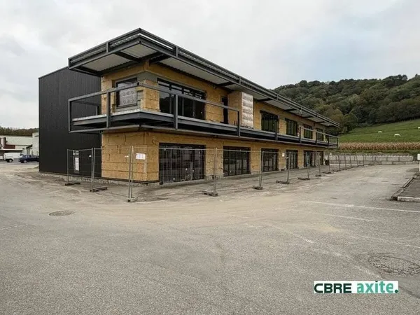 Local d'activité 128 m²