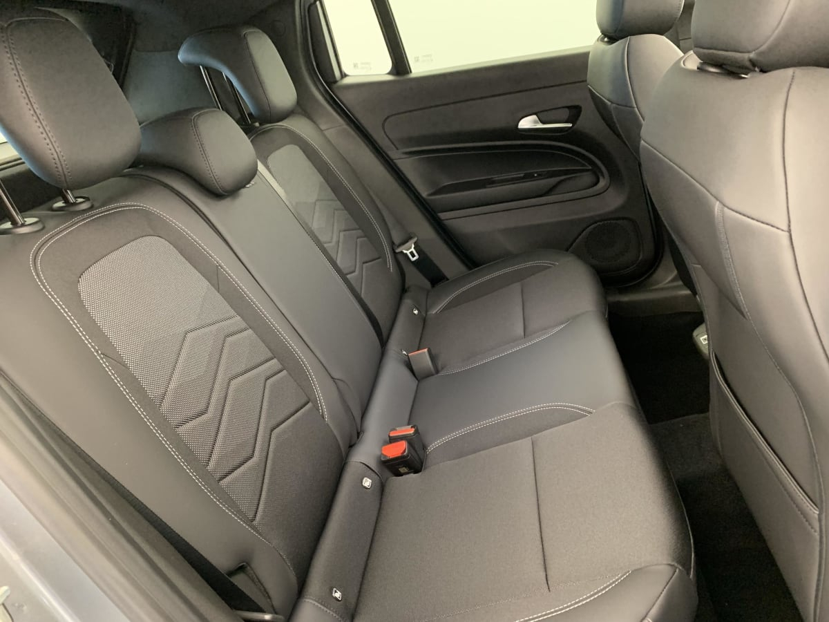 Jeep Avenger — photo 10
