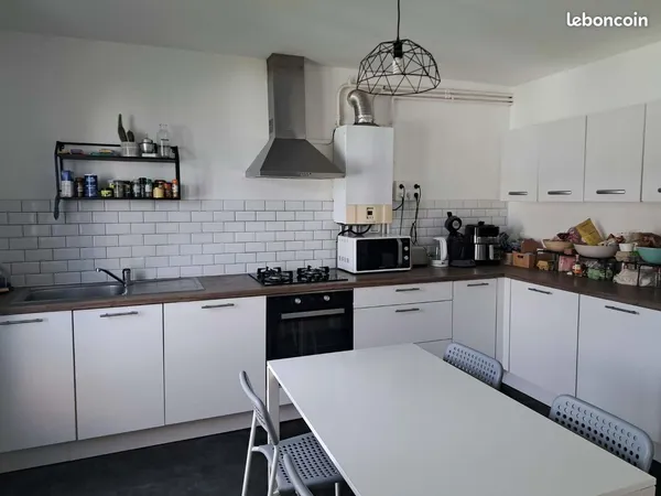 Chambre dans colocation jeunes actifs