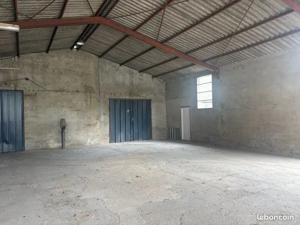 Local de stockage de 115m2
