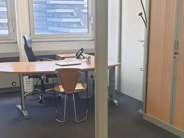 Bureau 6 pièces 130 m²