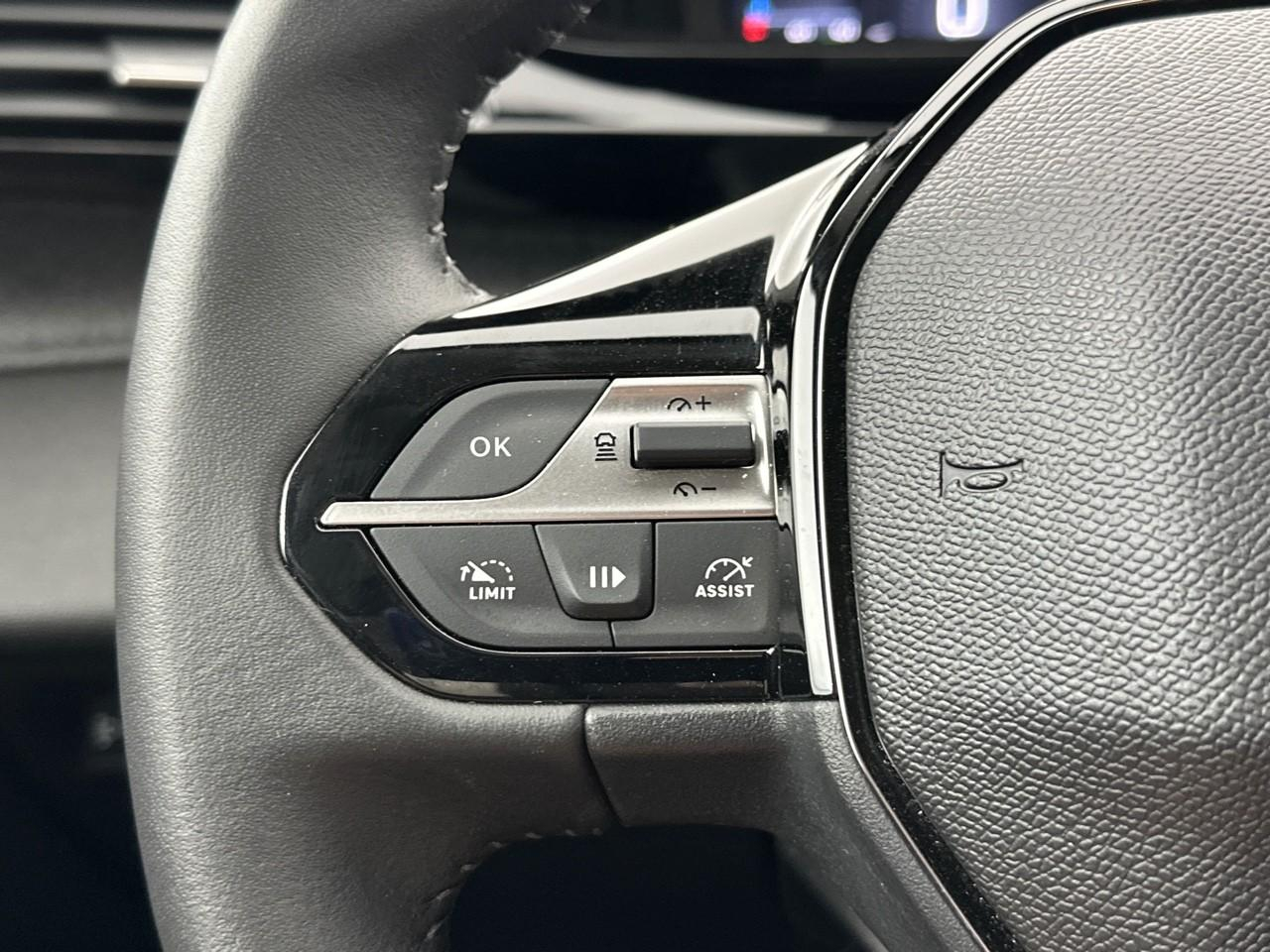 Peugeot 308 hybrid 145 e-dcs6 allure — photo 20