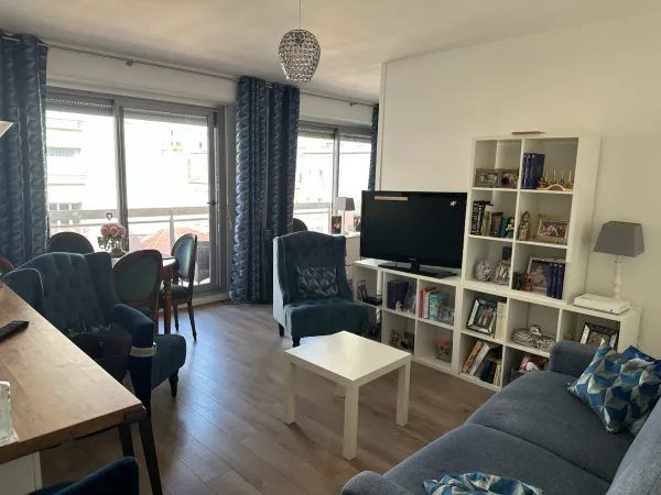 Vends appartement T2 / 2 pièces de 41m² Rue Saint Charles Paris 15, avec balcon 10m² et cave 3m²