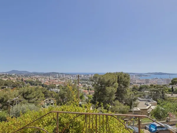 TOULON FARON Vue mer exceptionnelle maison à rénover de