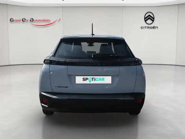 Peugeot 2008 e- 136ch active — photo 4