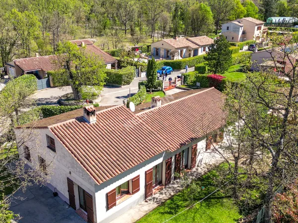 Maison Plain-pied 130.88m² sur 900m² de terrain