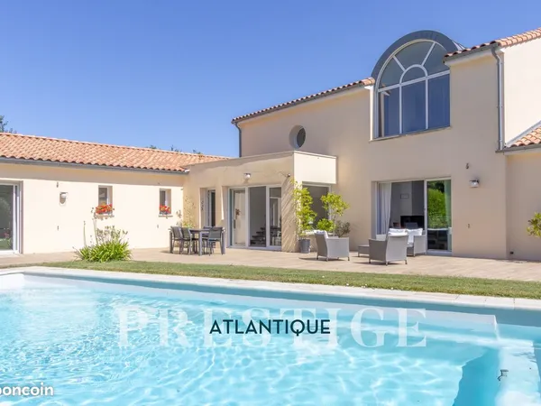 Villa 7 pièces 300 m²