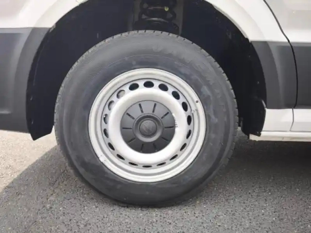 Volkswagen Crafter fg 35 l3h3 2.0 tdi 140ch business traction bva8 — photo 9