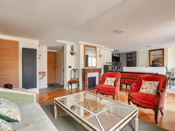 Appartement meublé en plein coeur du Vieux Versailles - 83 m² de charme et d'histoire